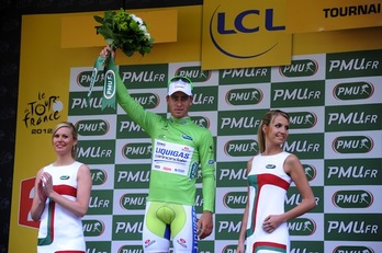 Peter Sagan se enfundó ayer el maillot verde que se marca como objetivo en el Tour. (Pascal PAVANI/AFP PHOTO)