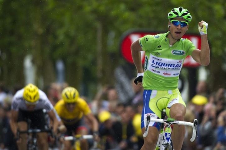 Peter Sagan, al cruzar la línea de meta. (Lionel BONAVENTURE/AFP PHOTO)