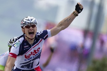 André Greipel celebra su victoria. (Lionel BONAVENTURE/AFP PHOTO)
