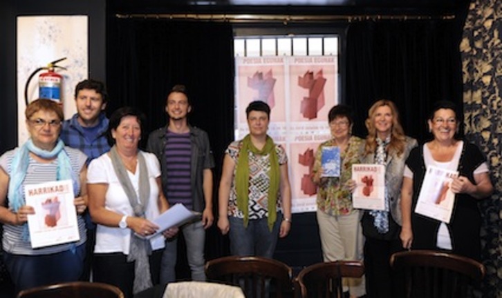 Eako Poesia Egunak aurkeztu dituzte gaur, Bilbon. (Marisol RAMIREZ/ARGAZKI PRESS)