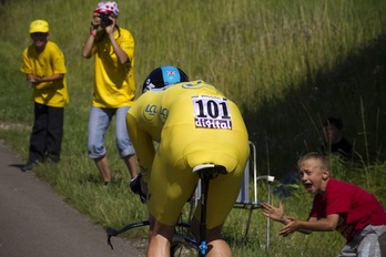 Bradley Wiggins, durante la crono de ayer. (Joel SAGET/AFP PHOTO)