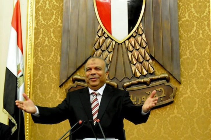 El presidente de la Asamblea Popular egipcia, Mohamed al-Katatni, durante la inauguración de la sesión de la cámara. (AFP PHOTO)