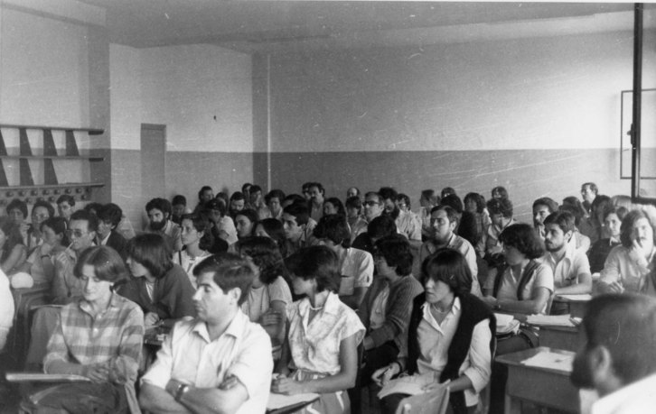 1973an Donibane Lohizunen ospatutako lehen ikastaroen argazkia (UEU)