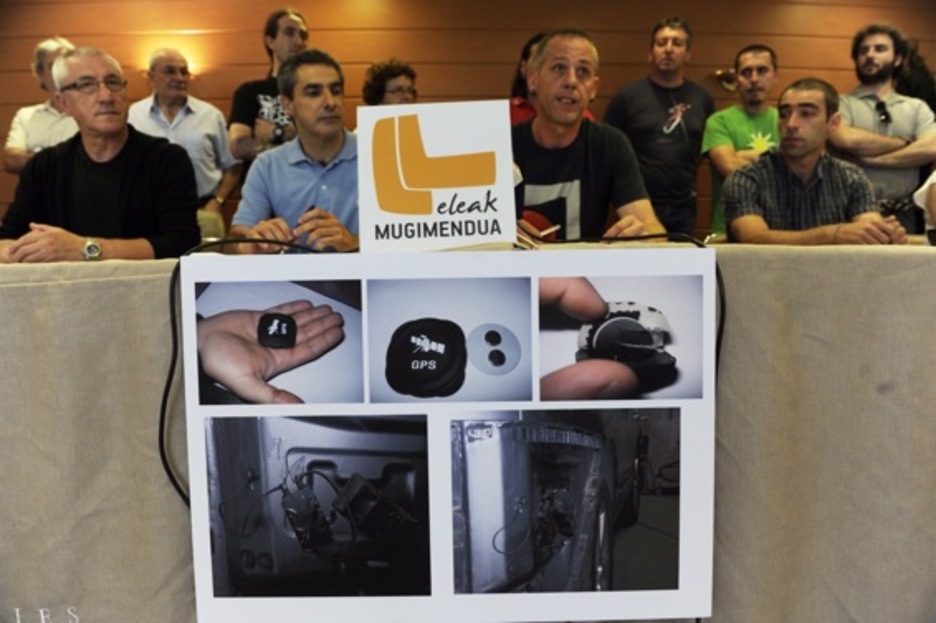 En la comparecencia han mostrado fotografías de los dispositivos encontrados. (ARGAZKI PRESS)