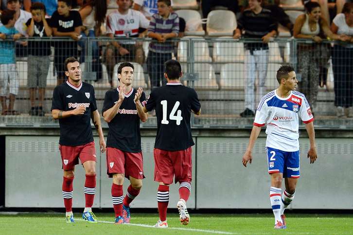Aduriz dio la victoria al Athletic con sus dos goles. (Jeff PACHOUD / AFP)