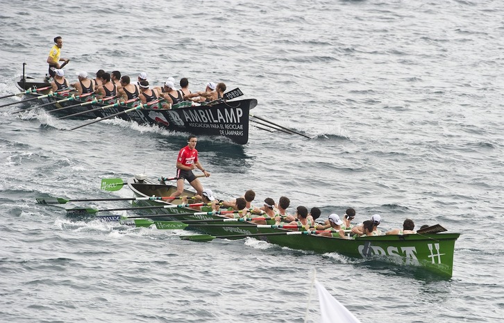 Kaiku y Hondarribia ocupan los primeros puestos de la clasificación. En la imagen, durante la regata de Zierbena. Luis JAUREGIALTZO | ARGAZKI PRESS 