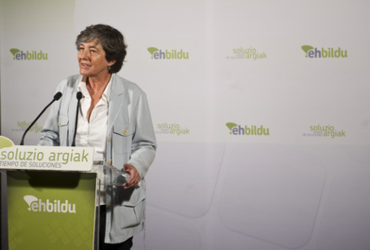 Comparecencia de Mintegi, ayer en Bilbo, sobre los recortes del Gobierno español. (Luis JAUREGIALTZO/ARGAZKI PRESS)