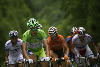 Gorka Izagirre, del Euskaltel-Euskadi, en la escapada de ayer. (Lionel BONAVENTURE/AFP)