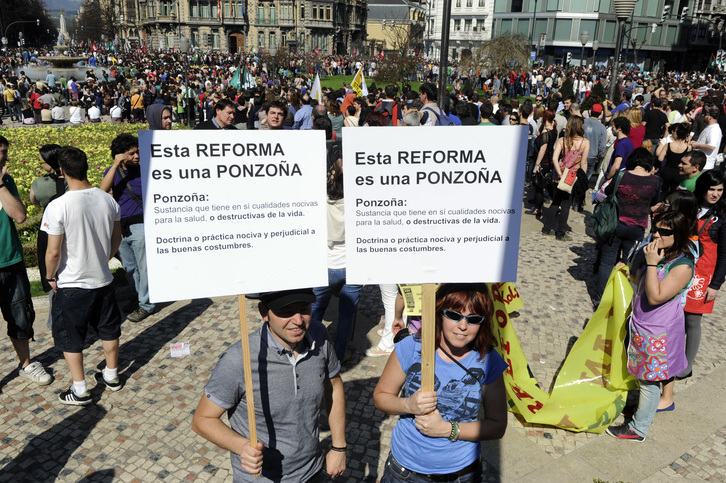 Instantánea de la huelga general contra la reforma laboral del 29 de marzo en Bilbo (Marisol RAMIREZ/ARGAZKI PRESS)