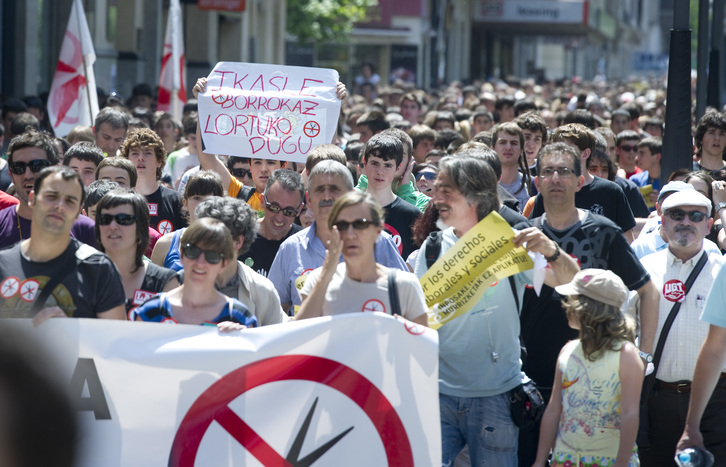Manifestación en Iruña contra los recortes en sanidad y educación (Iñigo URIZ/ARGAZKI PRESS)