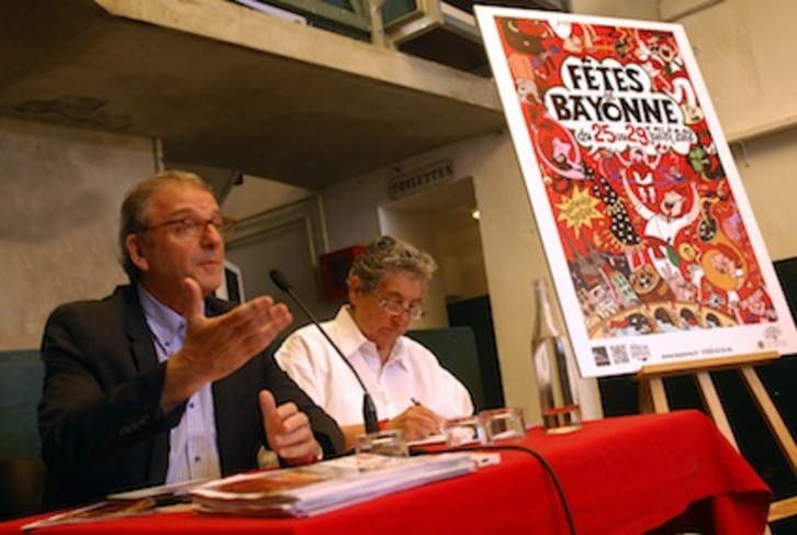 Festa batzordeko lehendakari den Henry Lauque eta Martine Bisauta zinegotzia. (Gaizka IROZ/ARGAZKI PRESS)