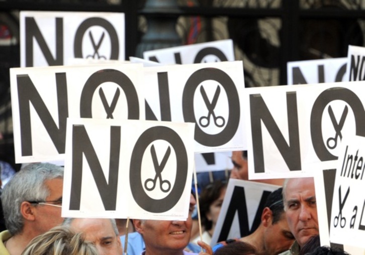 Funcionarios públicos se manifiestan en Madrid contra los recortes. (Dominique FAGET/AFP)