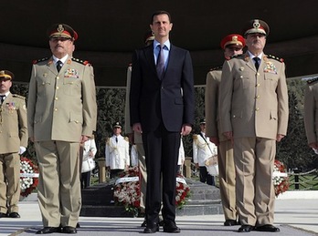 Un vehículo de la ONU llega a las inmediaciones del lugar del atentado en Damasco. (AFP)