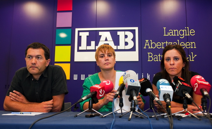 Jabi Garnika, Ainhoa Etxaide y Bea Martxueta, en la comparecencia de Donostia. (Juan Carlos RUIZ/ARGAZKI PRESS)