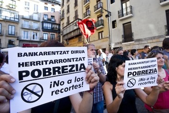 Imagen de la protesta contra los recortes en Iruñea. (Iñigo URIZ/ARGAZKI PRESS)