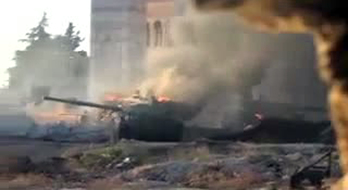Imagen de un tanque ardiendo capturada de un vídeo distribuido por la oposición siria. (AFP)