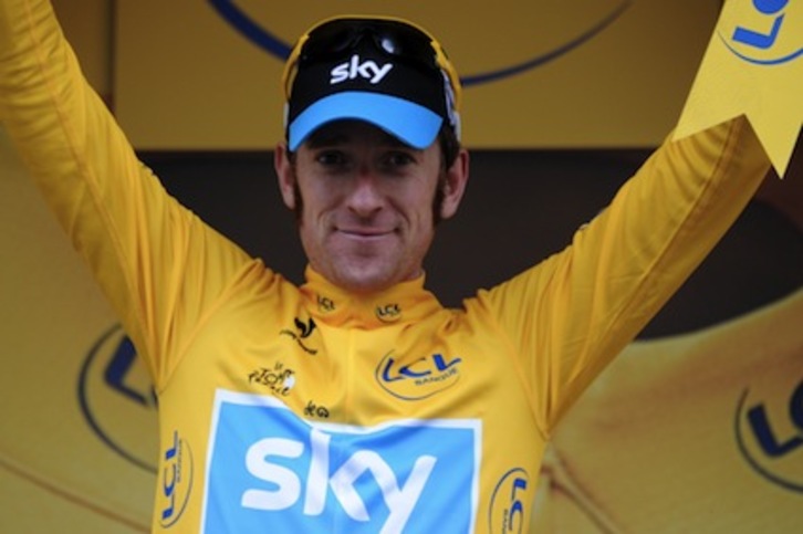 Bradley Wigginsek aise eutsi dio mailot horiari. (Pascal PAVANI/AFP)