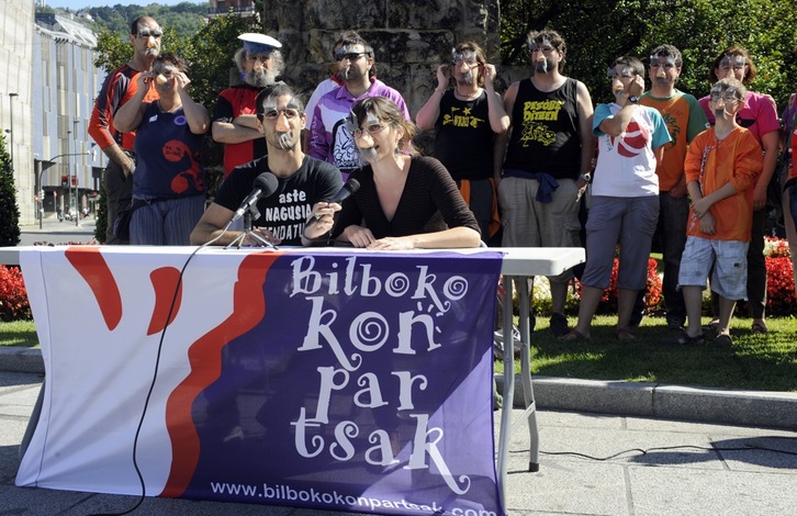 Comparecencia de las comparsas para reclamar una estatua ecuestre para Azkuna. (Monika DEL VALLE/ARGAZKI PRESS)