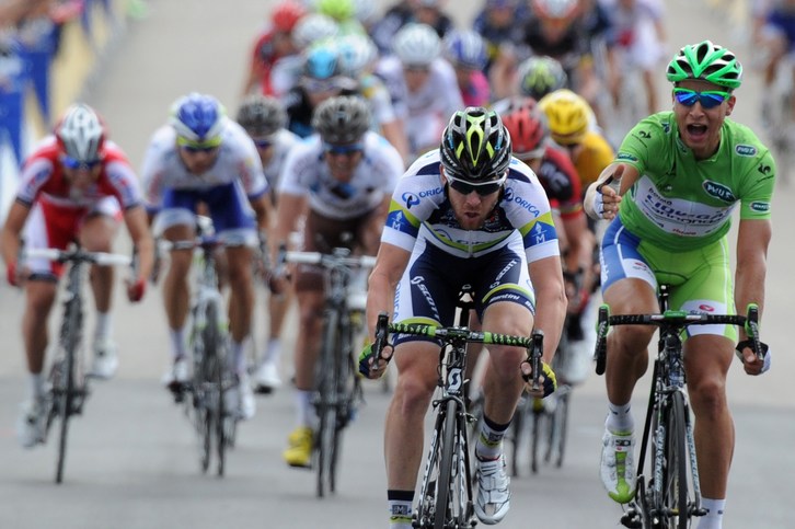 Mathew Goss lucha con Sagan en un esprint. (Pascal PAVANI / AFP)