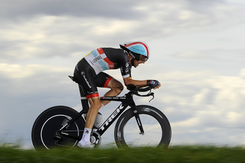 Zubeldia durante la última contrareloj. (Lionel BONAVENTURE / AFP)