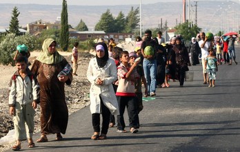 Refugiados sirios en la frontera con Turquía. (Adem ALTAN / AFP)
