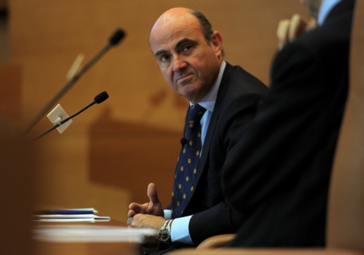 Luis de Guindos, en una conferencia la semana pasada. (Lluis GENE/AFP)