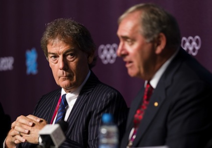 David Howman y John Fahey, ayer en Londres. (Leon NEAL/AFP)