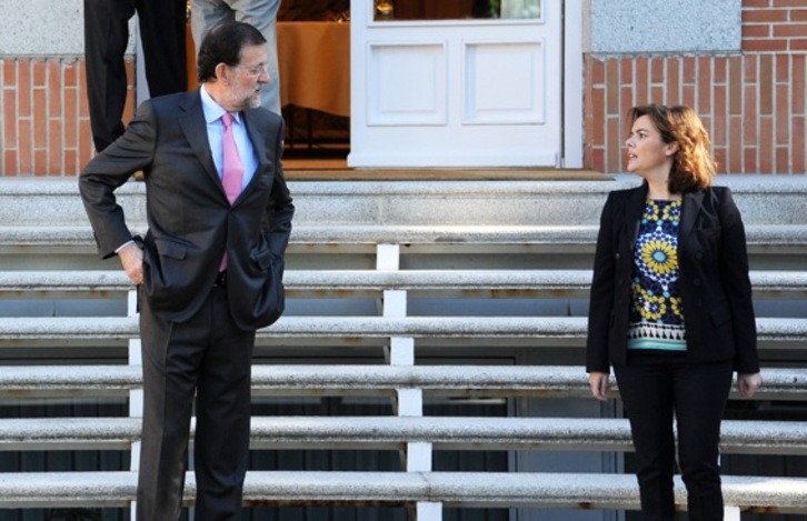Soraya Sáenz de Santamaría junto a Mariano Rajoy, el pasado 13 de julio. (Dominique FAGET/AFP)