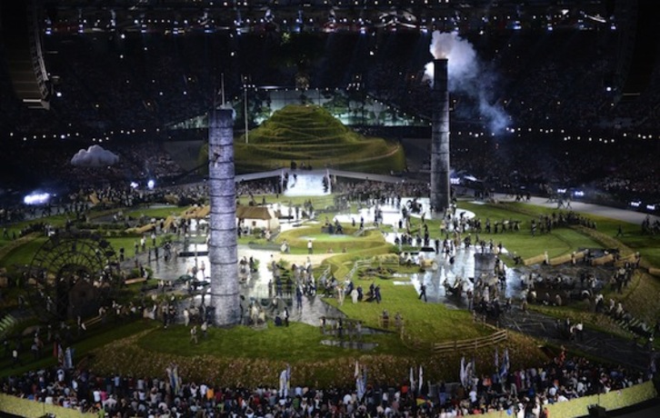 El Estadio Olímpico de Stratford luce un lleno hasta la bandera en la ceremonia de inaguración de los Juegos. (Franck FIFE/AFP)