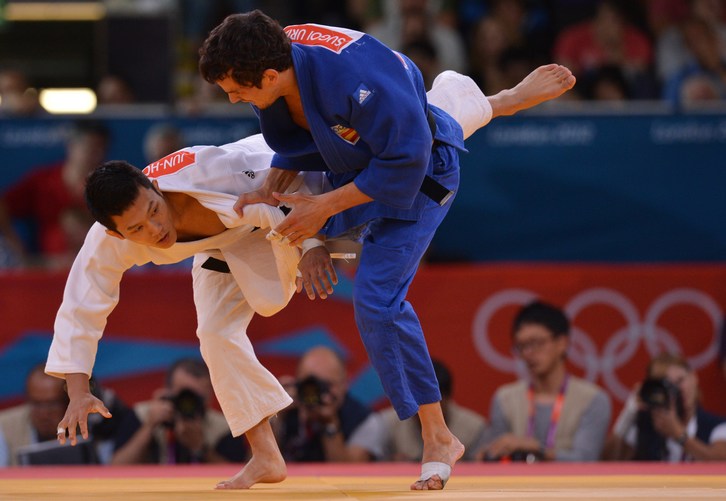 Sugoi Uriarte durante el combate por el bronce. (Johannes EISELE / AFP)
