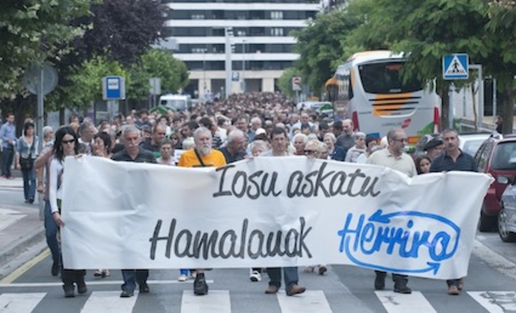 Miles de personas han secundado la manifestación de Arrasate bajo el lema ‘Iosu askatu. Hamalauak herrira’. (Jon URBE/ARGAZKI PRESS)