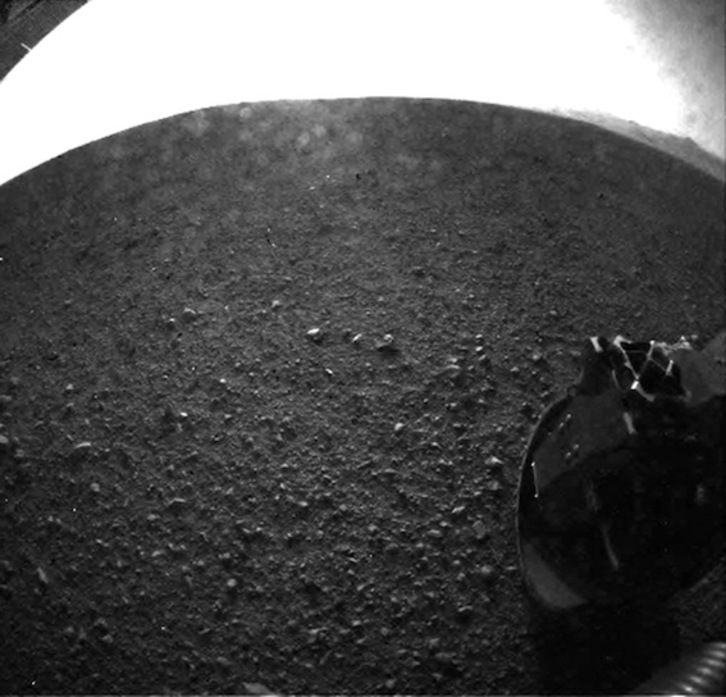 Marte, en una de las imágenes difundidas por el ‘Curiosity’ a su llegada al planeta rojo. (AFP PHOTO)