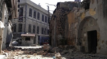 Imagen difundida por el Observatorio de Derechos Humanos que muestra la devastadora situación de la ciudad de Homs. (AFP)