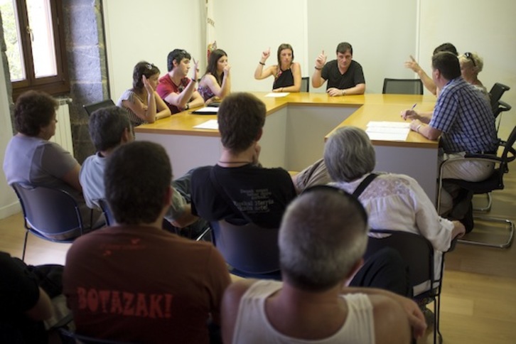 Zizurkilen burututako ezohiko udalbatza. (Gari GARAIALDE/ARGAZKI PRESS)