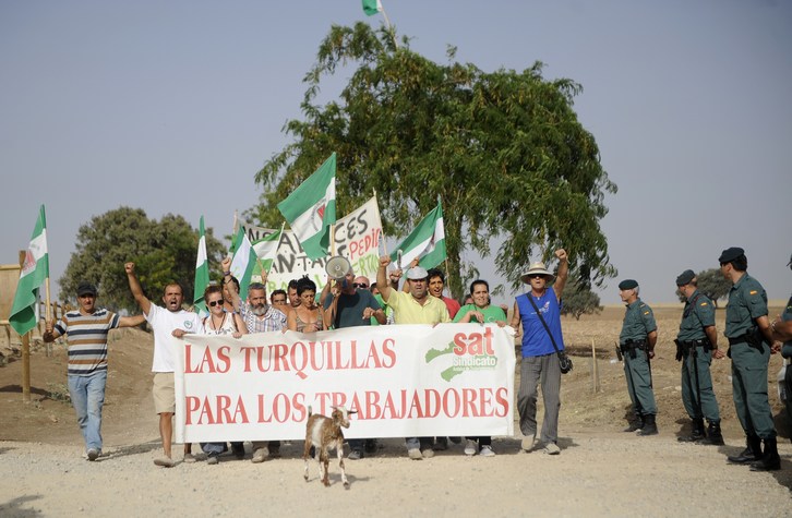 Los jornaleros han anunciado que continuarán con sus protestas. (Cristina QUICLER / AFP)