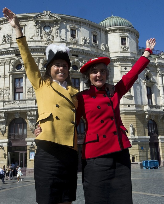 Virginia Berasategi Bilboko Aste Nagusiko pregoilaria eta Nerea Orizaola txupinera. (Monika del VALLE/ARGAZKI PRESS) 