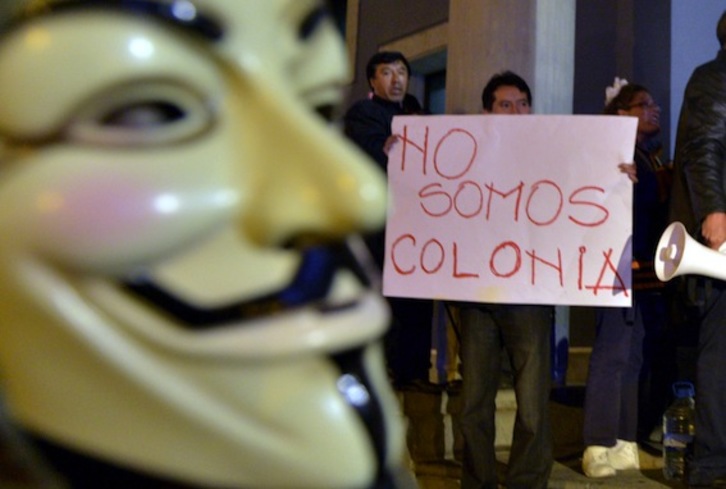 Movilización en defensa de Assange y la decisión del Gobierno ecuatoriano en Quito. (Rodrigo BUENDÍA/AFP PHOTO)