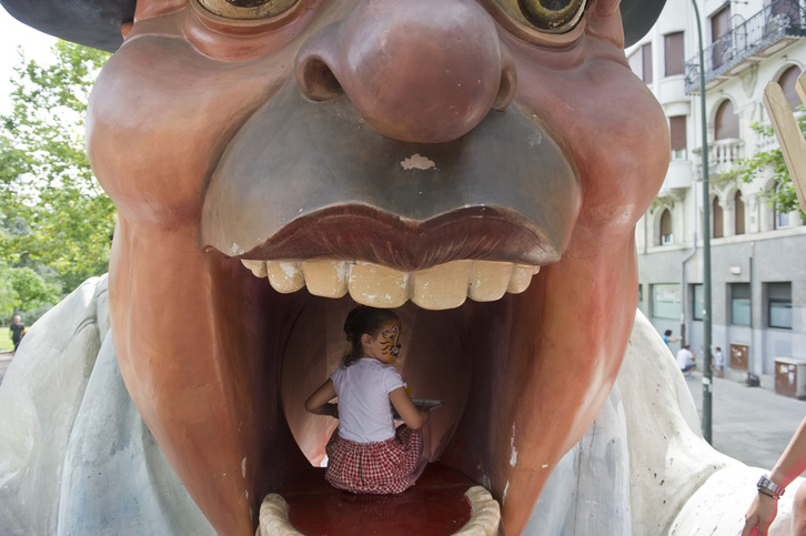 Los más pequeños han tomado las calles de Bilbo. (Luis JAUREGIALTZO / ARGAZKI PRESS)