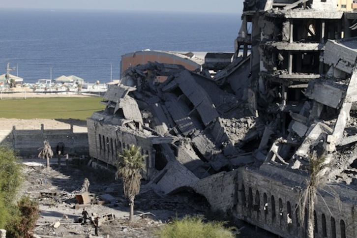 Imagen de uno de los puntos atacados en Gaza por parte del Ejército israelí. (Mohammed ABED/AFP)