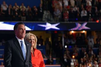Romney, durante la convención de Tampa, junto a su esposa Ann. (Jewel SAMAD/AFP)