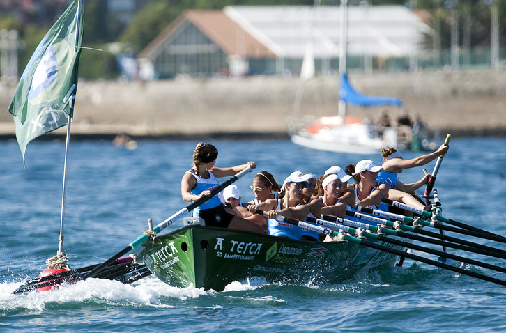 Galizia nagusi izan da emakumezkoen estropadan. (Juan Carlos RUIZ / ARGAZKI PRESS)