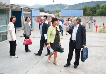 La consejera de Educación del Gobierno de Lakua, Isabel Celaá, ha acudido a Durango para iniciar el nuevo curso escolar. (Jon HERNAEZ/ARGAZKI PRESS) 