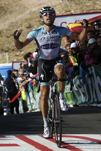 Dario Cataldo italiarra izan da Vueltako hamaseigarren etapako irabazlea. (Jaime REINA/AFP)