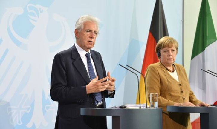 El primer ministro italiano, Mario Monti, durante su encuentro con la canciller alemna, Angela Merkel, la semana pasada. (Odd ANDERSEN/AFP PHOTO)