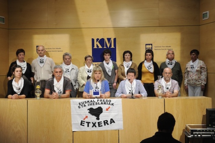 Comparecencia de familiares de prisioneros enfermos, hoy en Donostia. (ARGAZKI PRESS)