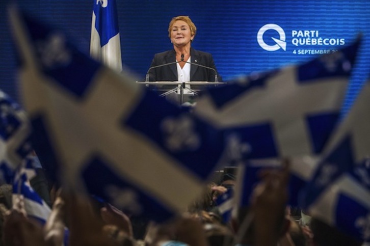 Pauline Marois se dirige a sus simpatizantes tras la victoria electoral. (Rogerio BARBOSA/AFP PHOTO)