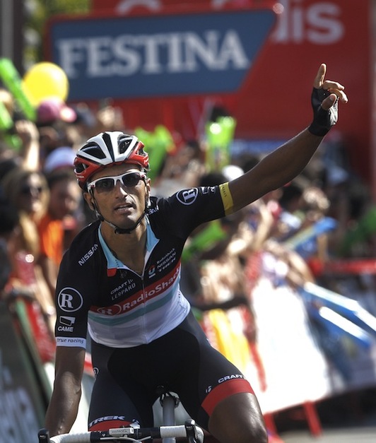Vueltako hamazortzigarren etapako iarabazlea, Daniele Bennati, helmugan garaipena ospatzen. (Jaime REINA/AFP)