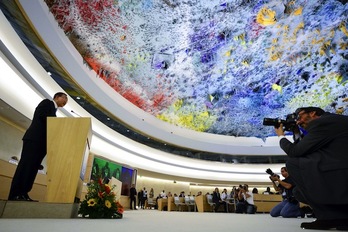 Opositores sirios disparan contra las fuerzas gubernamentales en Alepo. (Zac BAILLIE/AFP PHOTO)