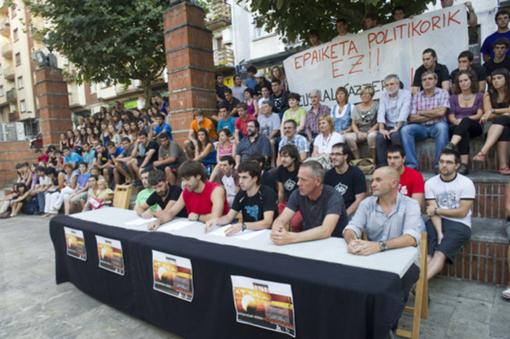 Auzipetuei babesa adierazteko agerraldi masiboa egin zuten hilaren 7an Hernanin. (Andoni CANELLADA/ARGAZKI PRESS)