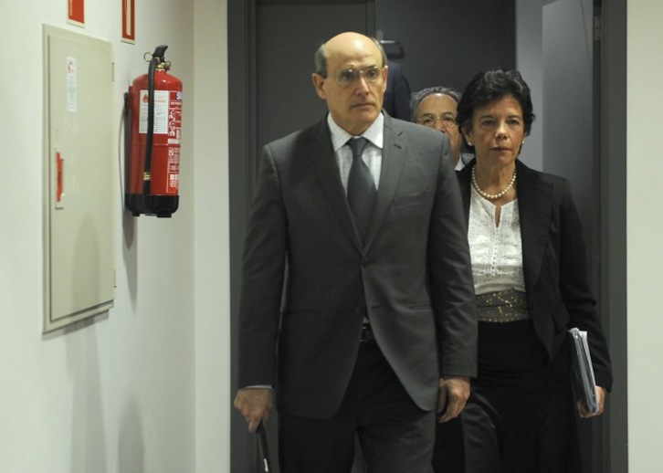 Rafael Bengoa junto a Isabel Celaá, el pasado mes de mayo. (Monika DEL VALLE/ARGAZKI PRESS)